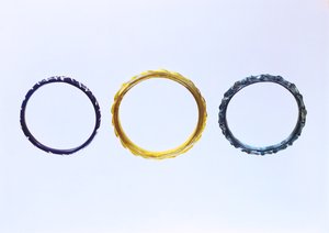 Drie armbanden, uit Mathay-Mandeure, 2e-1e eeuw v.Chr. (glas en email)